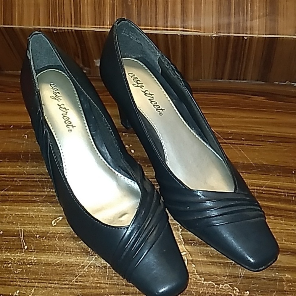 Vintage 1980s Easy Street black heels 7m